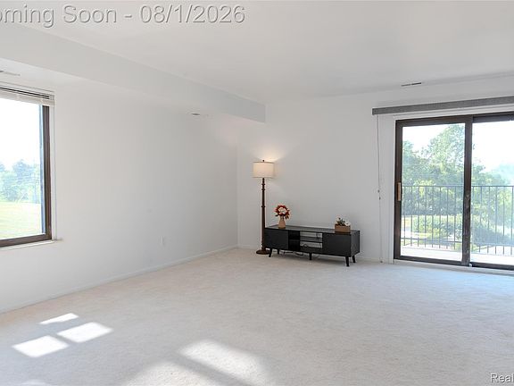 4th image of 41708 Bedford Dr