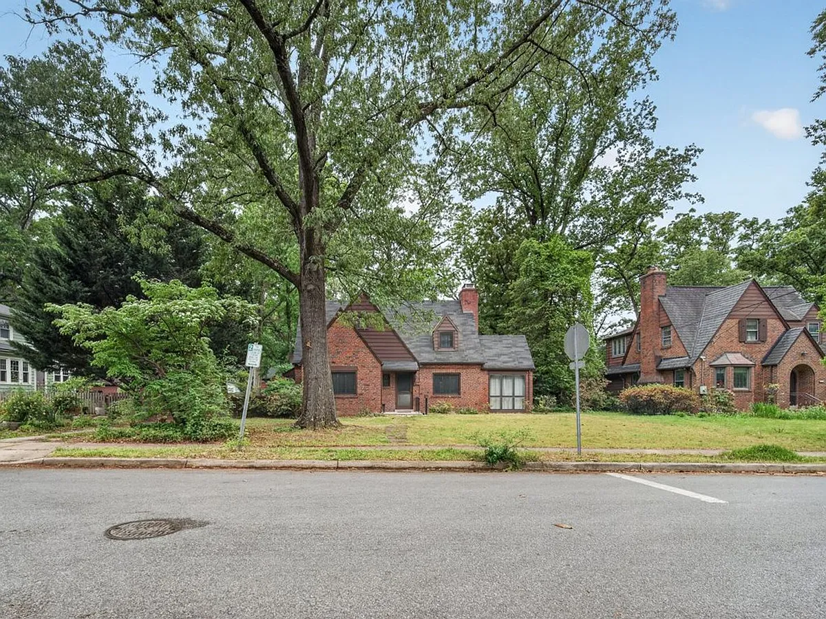 Building Photo - 4409 Beechwood Rd