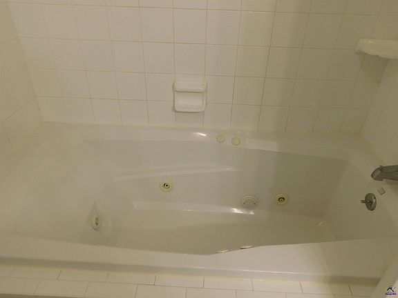 5th image of 504 Club Villa Ct