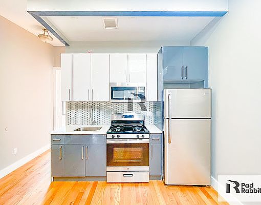 3rd image of 159 Tompkins Ave APT 3-A