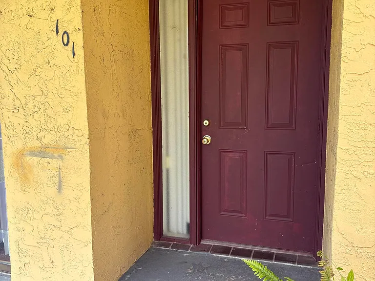 610 NW 214th St #101 — Photo 2