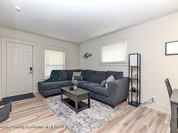 2nd image of 213 N Magnolia Ave