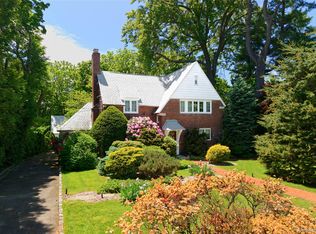 10 Crescent Road, Port Washington, NY 11050