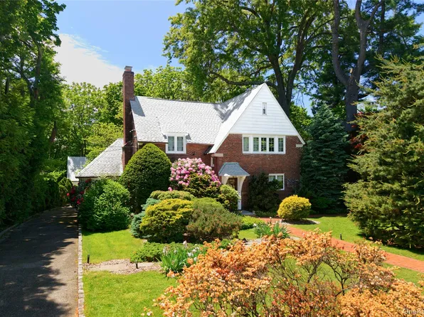 10 Crescent Road, Port Washington, NY 11050