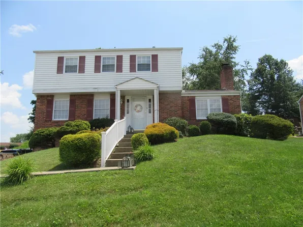 18 Cambridge Dr, Irwin, PA 15642
