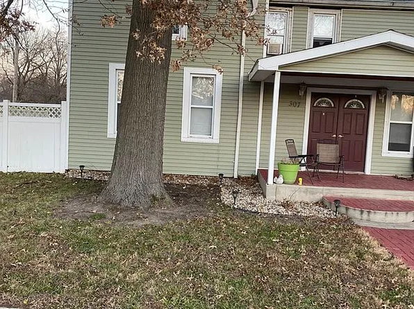 307 Academy St, Pocahontas, IL 62275