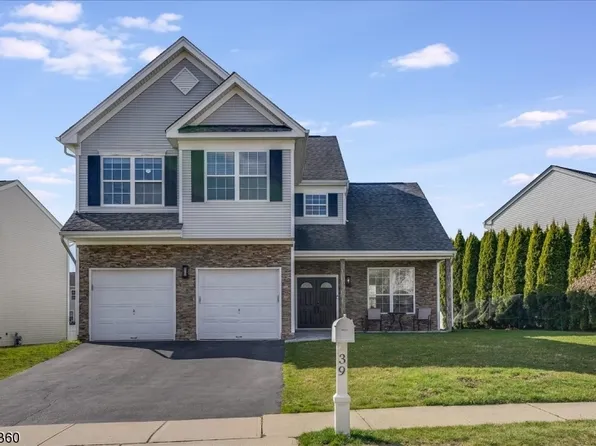 39 Saxton Dr, Hackettstown Town, NJ 07840