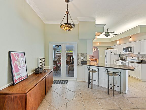 5th image of 2405 SW 39th St