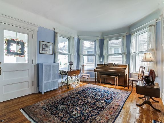 5th image of 473 Elmwood Ave