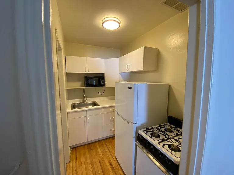 478 Landfair Ave — Photo 14