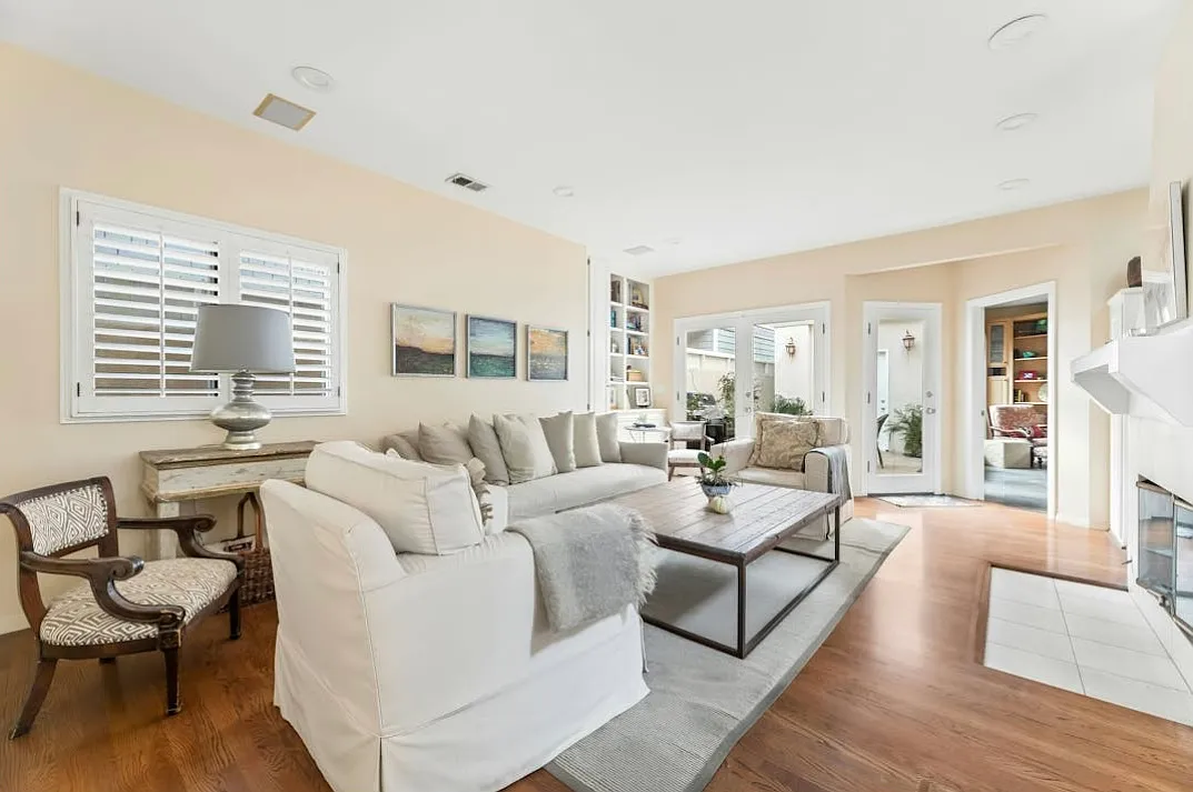 4 bed, 2.5 bath, 2700 sqft, $10,500 — Photo 1
