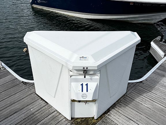 2nd image of A 11 Eagle Bend Yacht Hbr