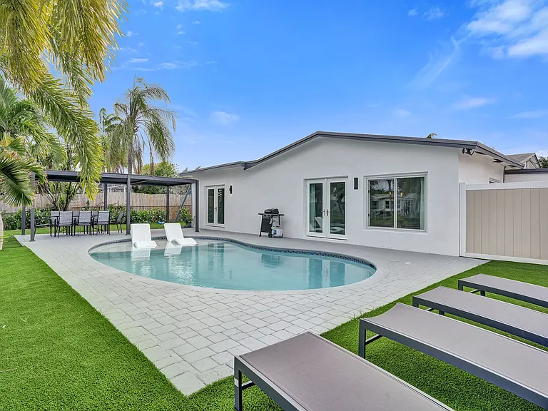 4480 SW 34th Dr — Photo 39