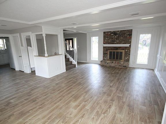4th image of 202 Laxton Ct