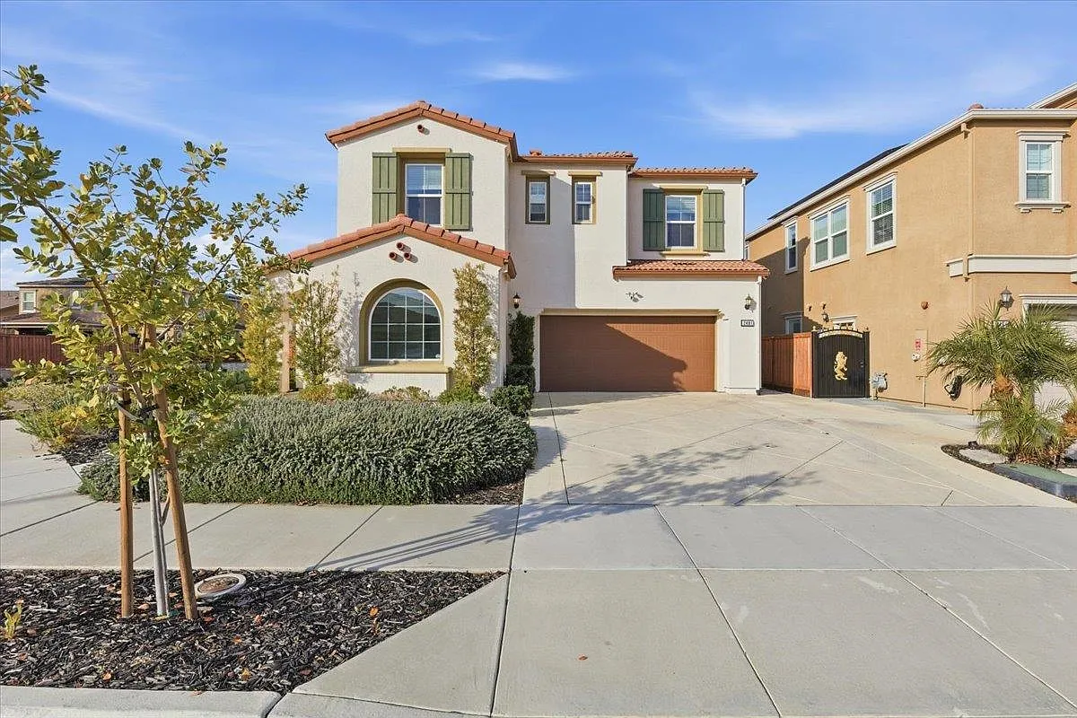 2481 Azalea Ave photo 1