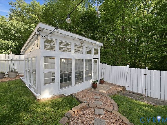 2nd image of 9509 Meadowview Rd