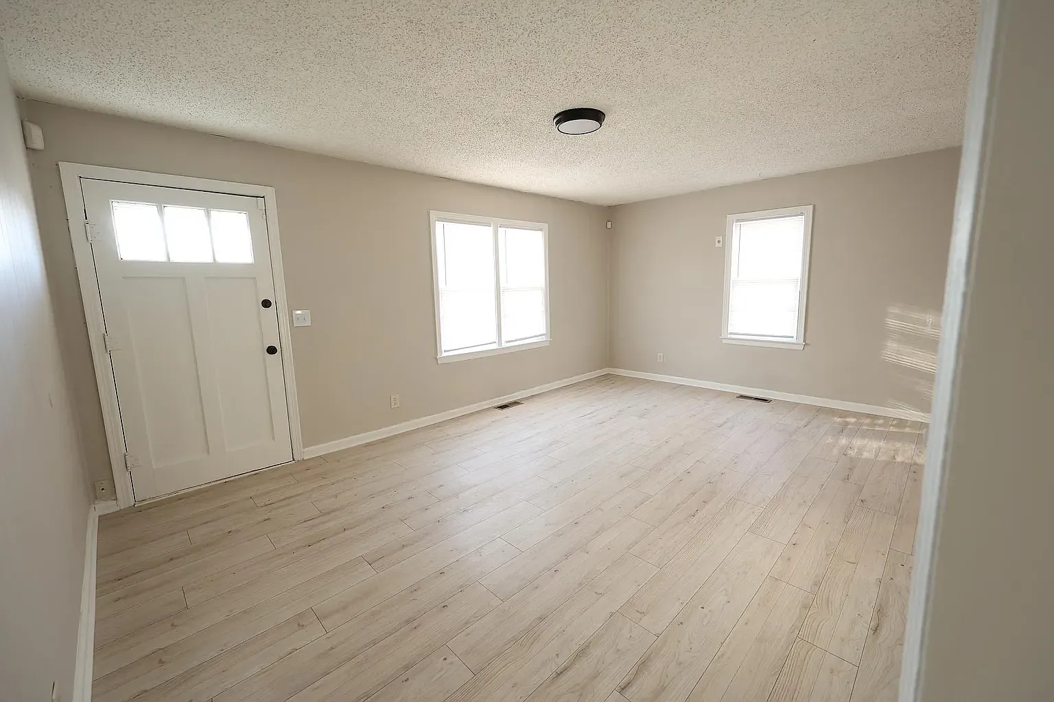 2 bed, 896 sqft, $950 — Photo 3