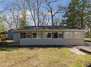 941 Ivanhoe Rd, Mount Vernon, IA 52314