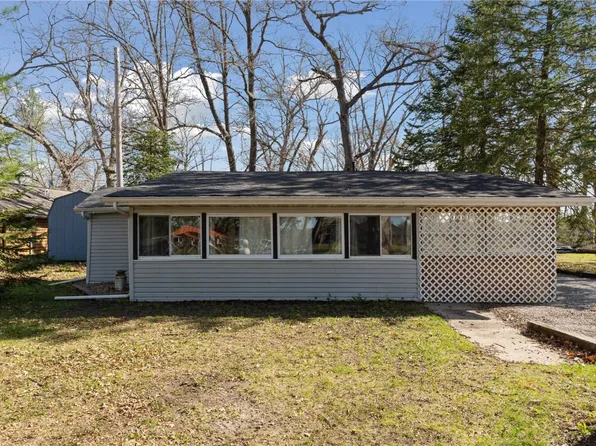 941 Ivanhoe Rd, Mount Vernon, IA 52314