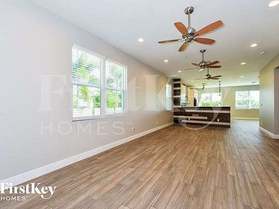 5th image of 405 NW 20th Pl