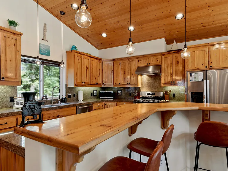 243 Pine St — Photo 13