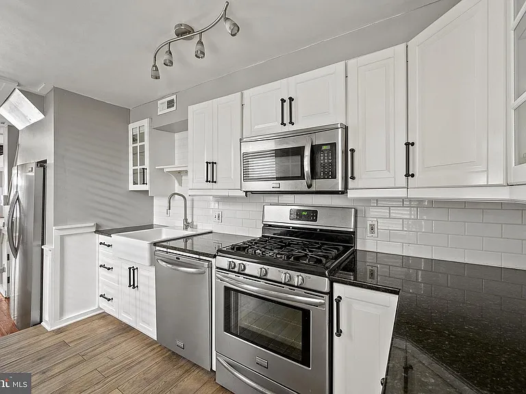 2228 Essex St #1 — Photo 6
