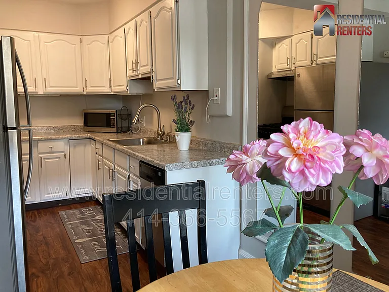 1028 E Juneau Ave #209 — Photo 7
