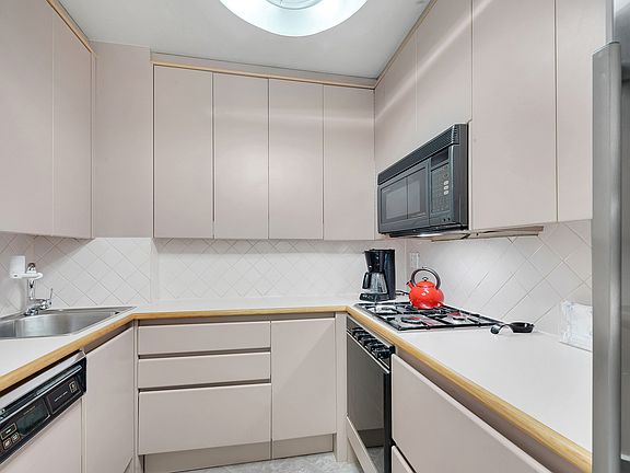 3rd image of 315 E 72nd St APT 15K
