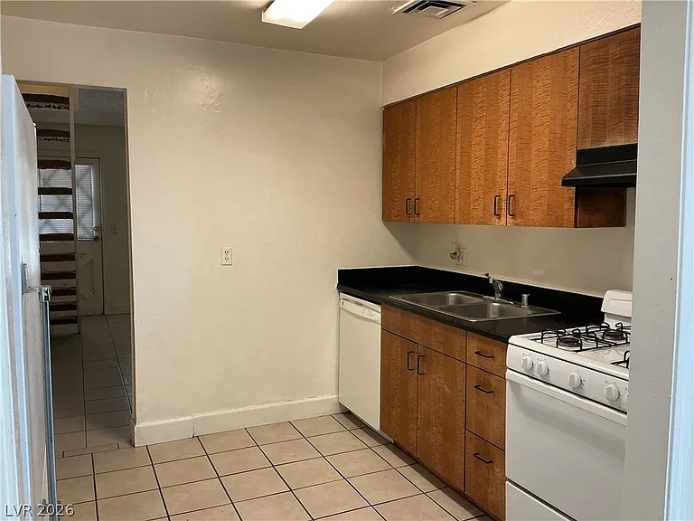 3968 Voxna St — Photo 5