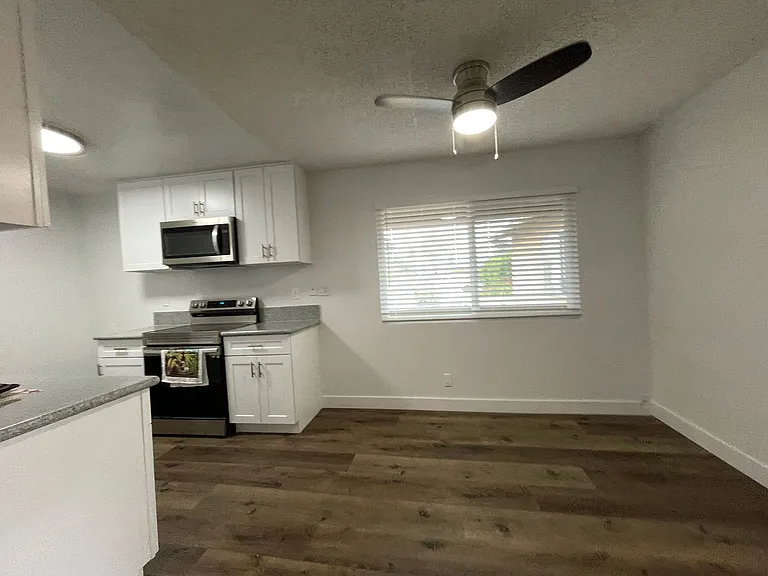 20353 Saticoy St — Photo 53
