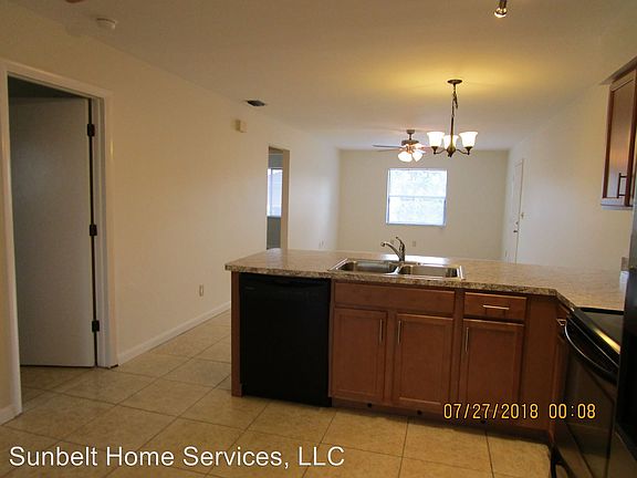 5th image of 1414 SE 1st Pl