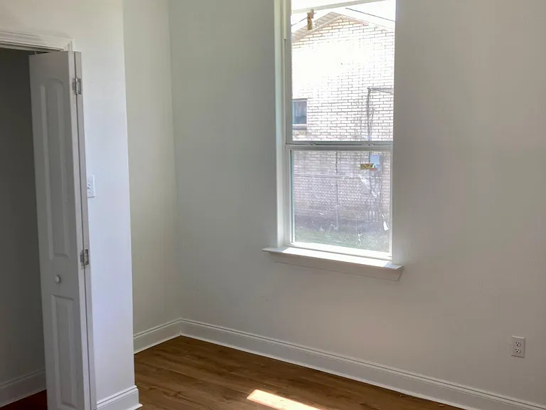 411 Michigan Ave — Photo 3