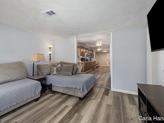 4th image of 305 Crescent St