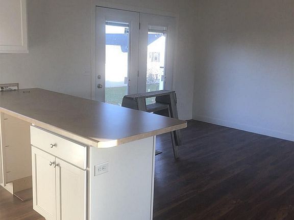3rd image of 526 Allyn Cir