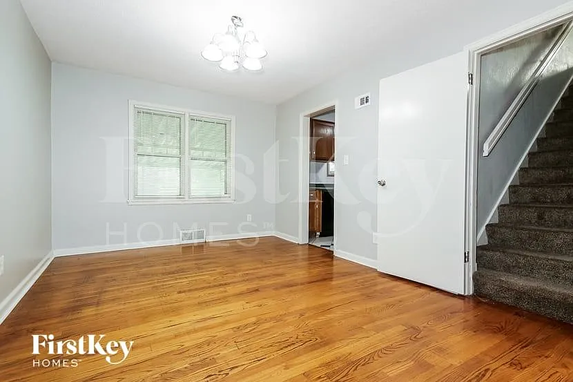 4 bed, 2.0 bath, 1616 sqft, $1,920 — Photo 4