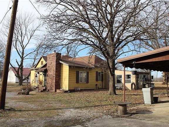3rd image of 302 N Military Ave