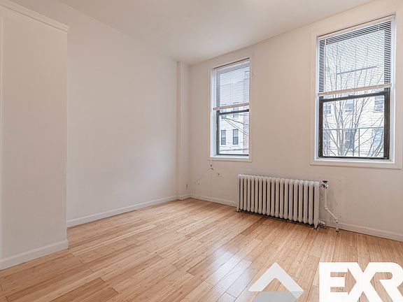 4th image of 305 Stanhope St #2