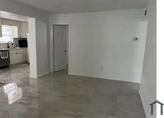326 Hobart Ave — Photo 7