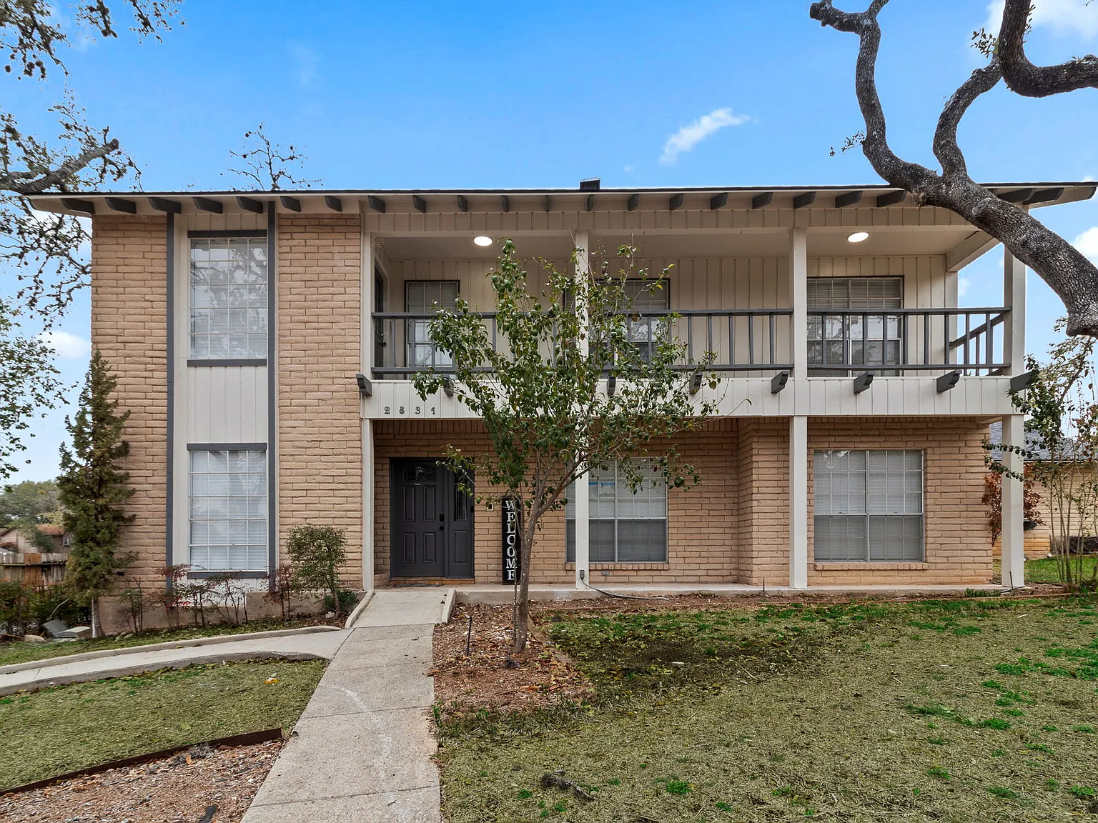 9 bed, 3918 sqft, $6,875 — Photo 3
