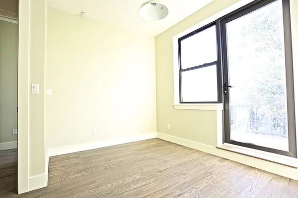 Rented by Nest Seekers International | media 60