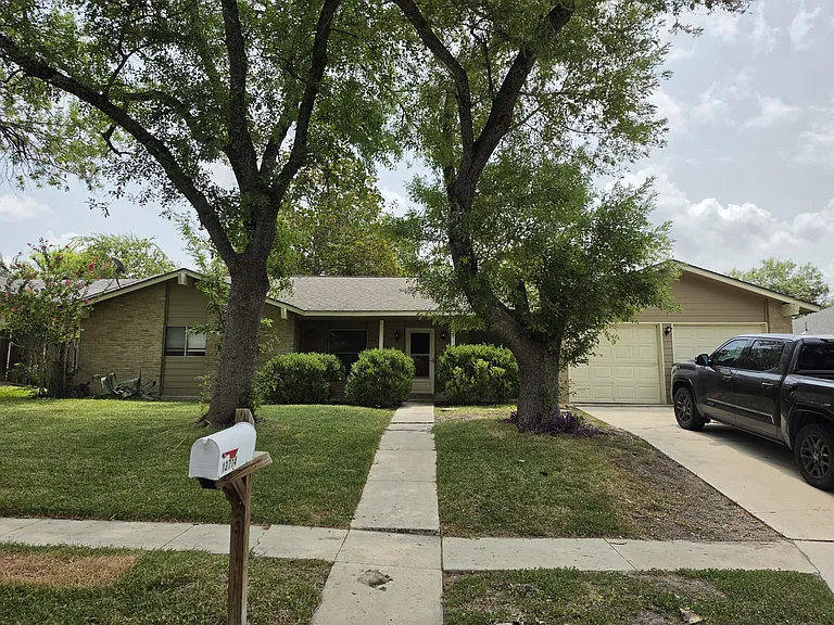 13714 Landmark Hl — Photo 1