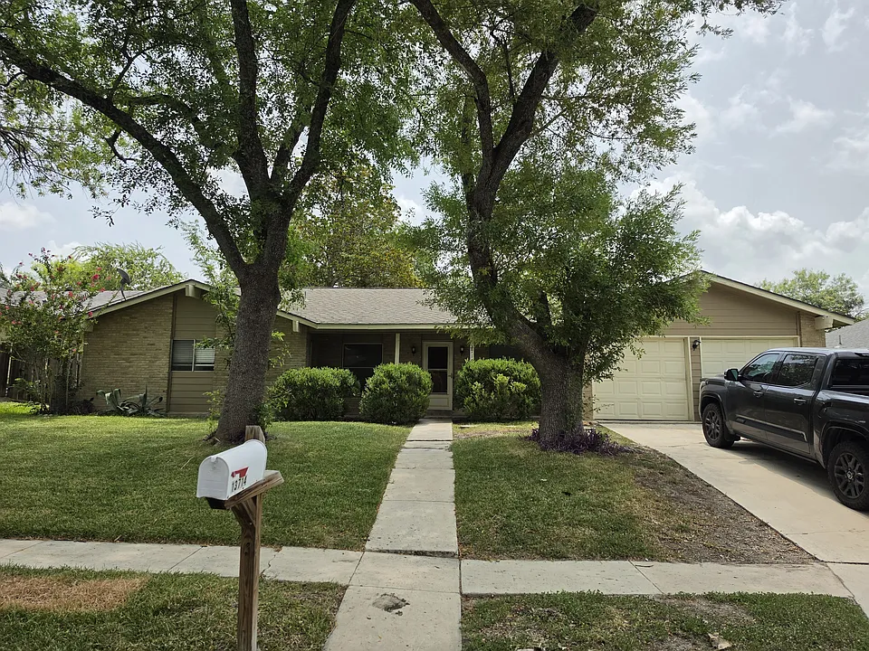 13714 Landmark Hl
