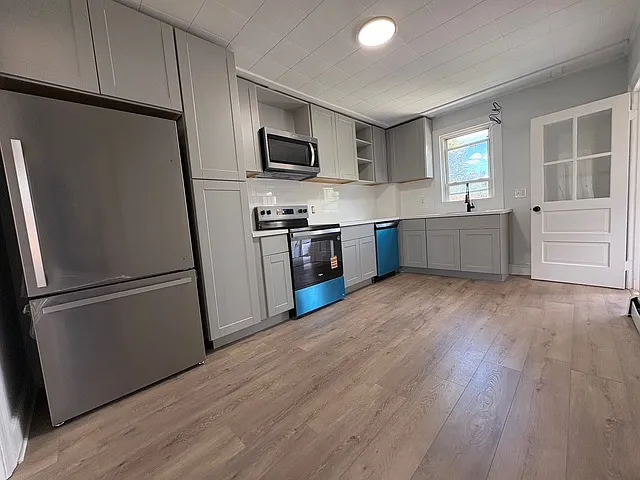 3 bed, 1400 sqft, $1,375 — Photo 3
