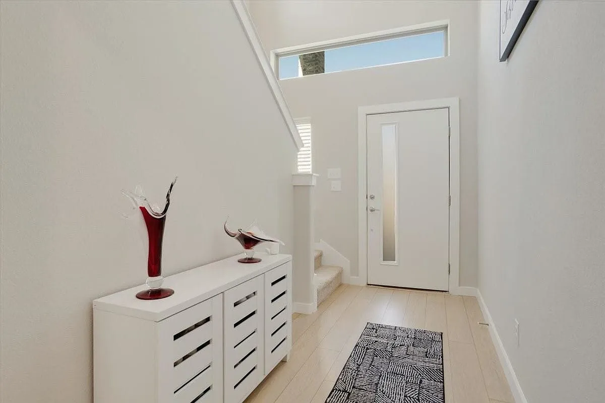 4 bed, 2.5 bath, 2364 sqft, $2,595 — Photo 4