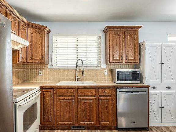 5th image of 10574 S Crocus St E
