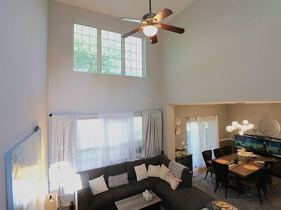 4th image of 594 Shakespeare Dr