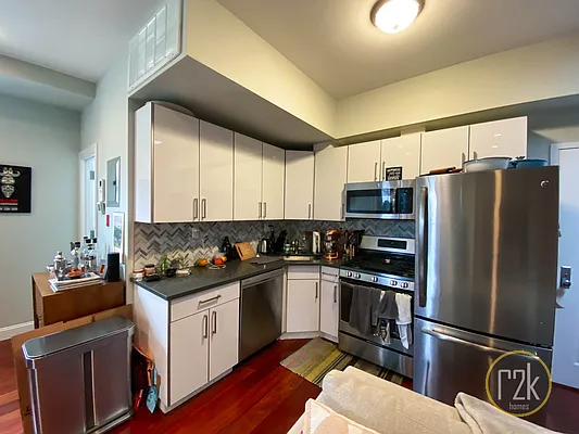 Rented by Realty 2000 Corp | media 21