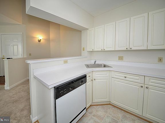 5th image of 2108 Highcourt Ln Suite 101