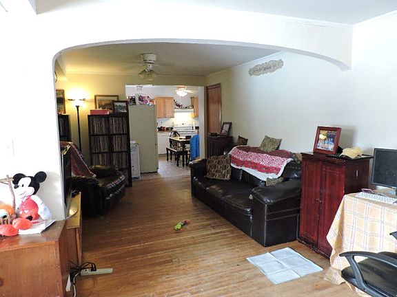 5th image of 30 Wawbeek Ave