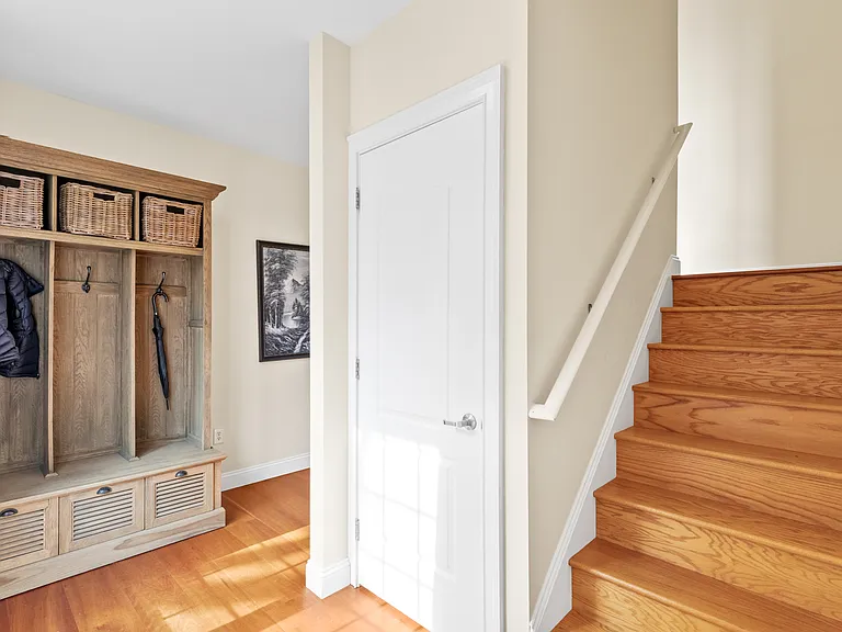 Hillside Dr W — Photo 7